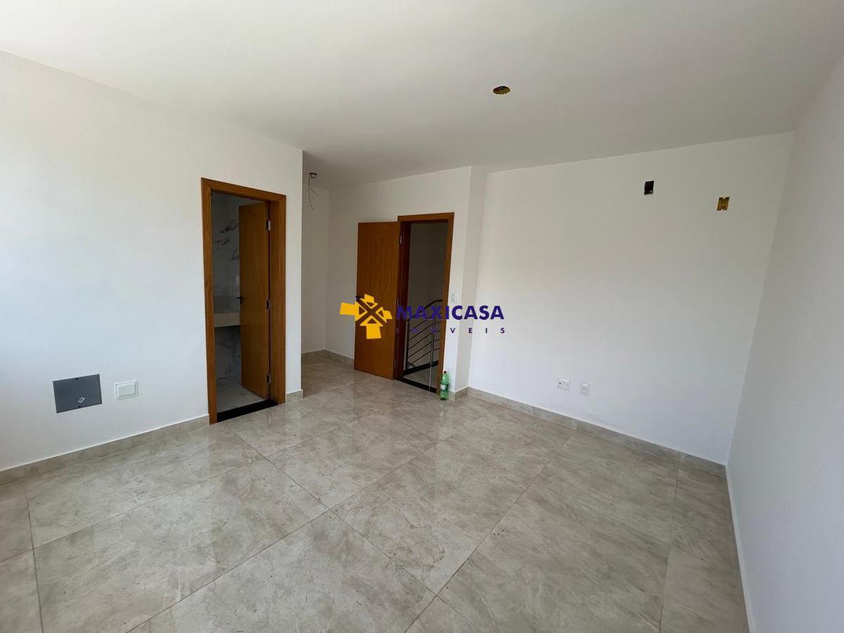 Casa, Santa Branca, 3 Quartos, 4 Vagas, 1 Suíte