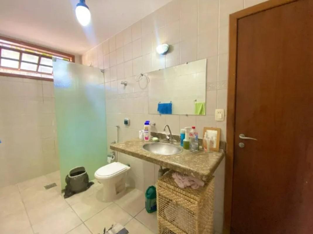 Casa, Braúnas, 4 Quartos, 5 Vagas, 1 Suíte