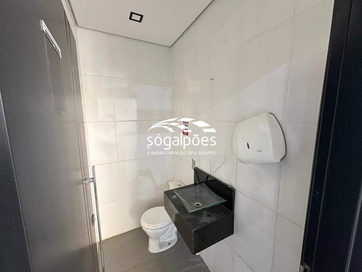 Galpão, Bandeirinhas, 3 Vagas