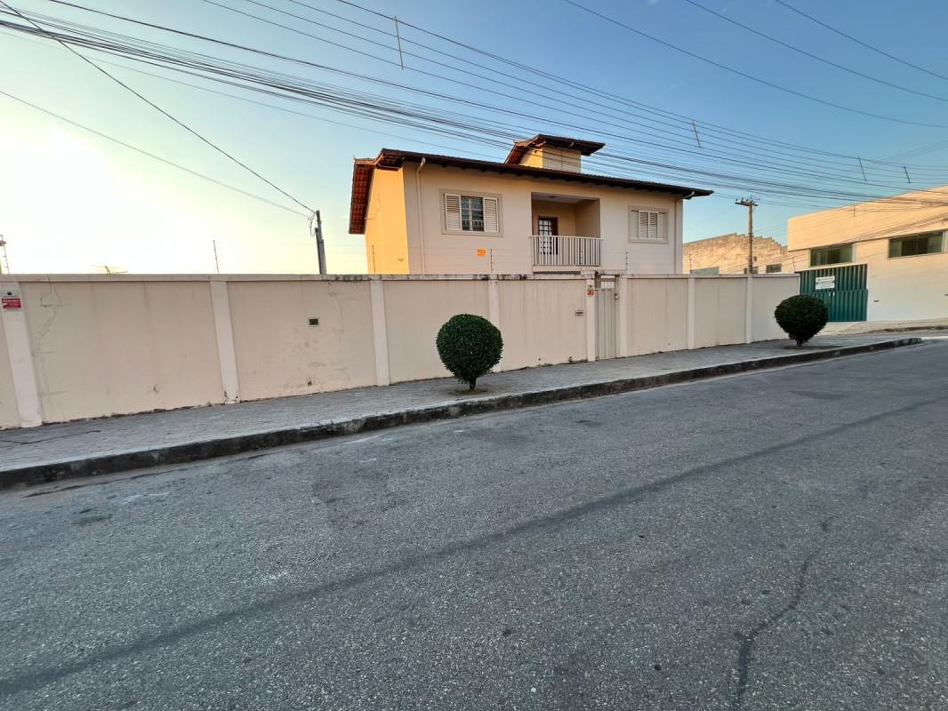 Casa, Arvoredo, 4 Quartos, 6 Vagas, 1 Suíte