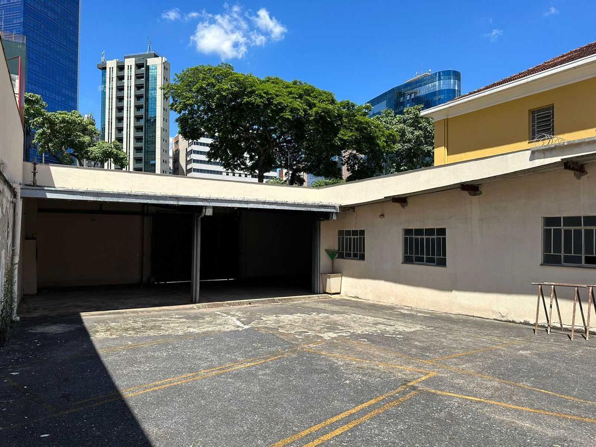 Lote, Centro, 10 Quartos, 28 Vagas