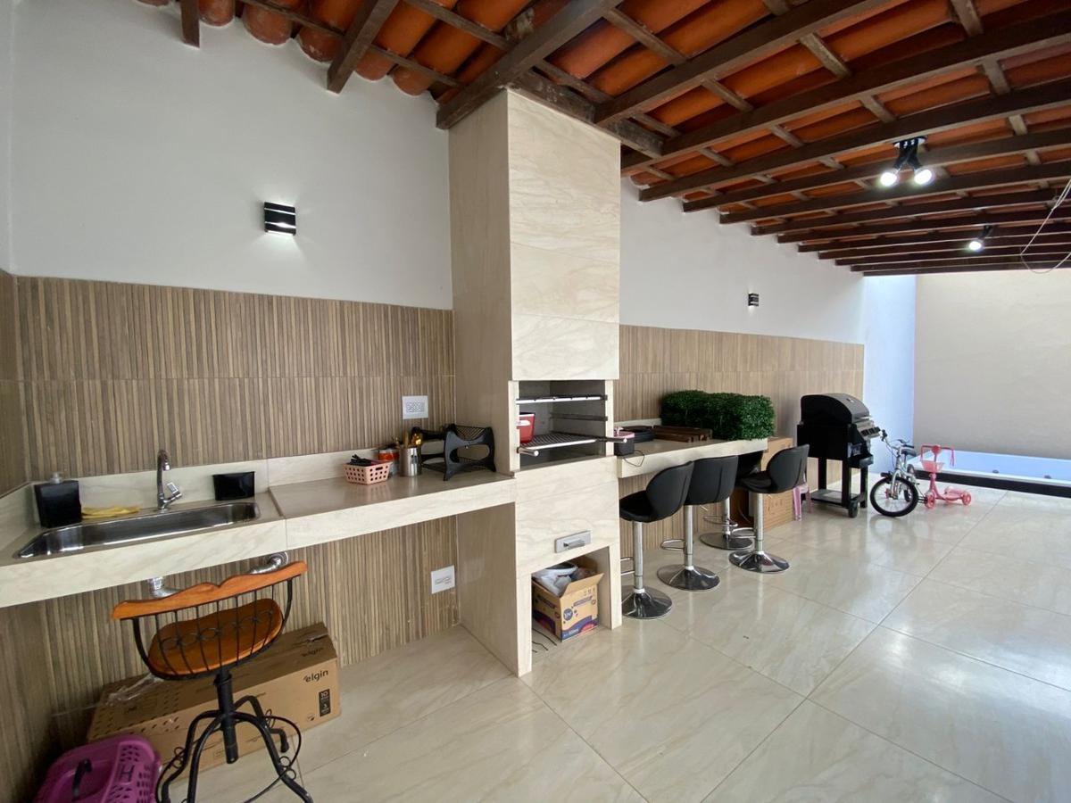Casa, Castelo, 4 Quartos, 3 Vagas, 3 Suítes