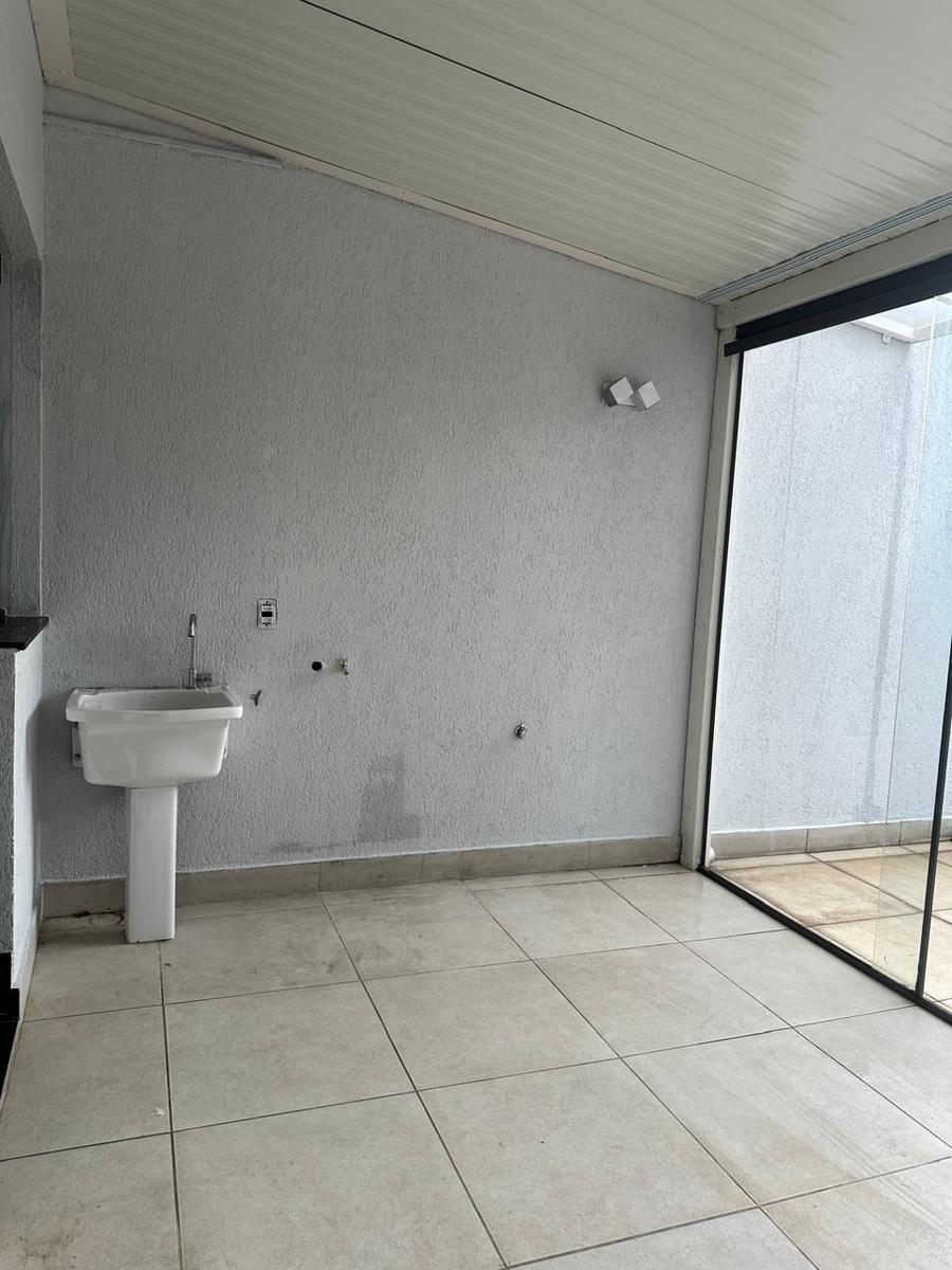 Apartamento, Floresta, 2 Quartos, 2 Vagas, 1 Suíte