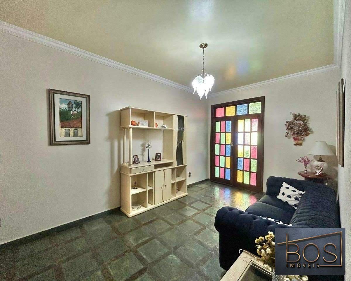 Casa, Luxemburgo, 5 Quartos, 4 Vagas, 2 Suítes