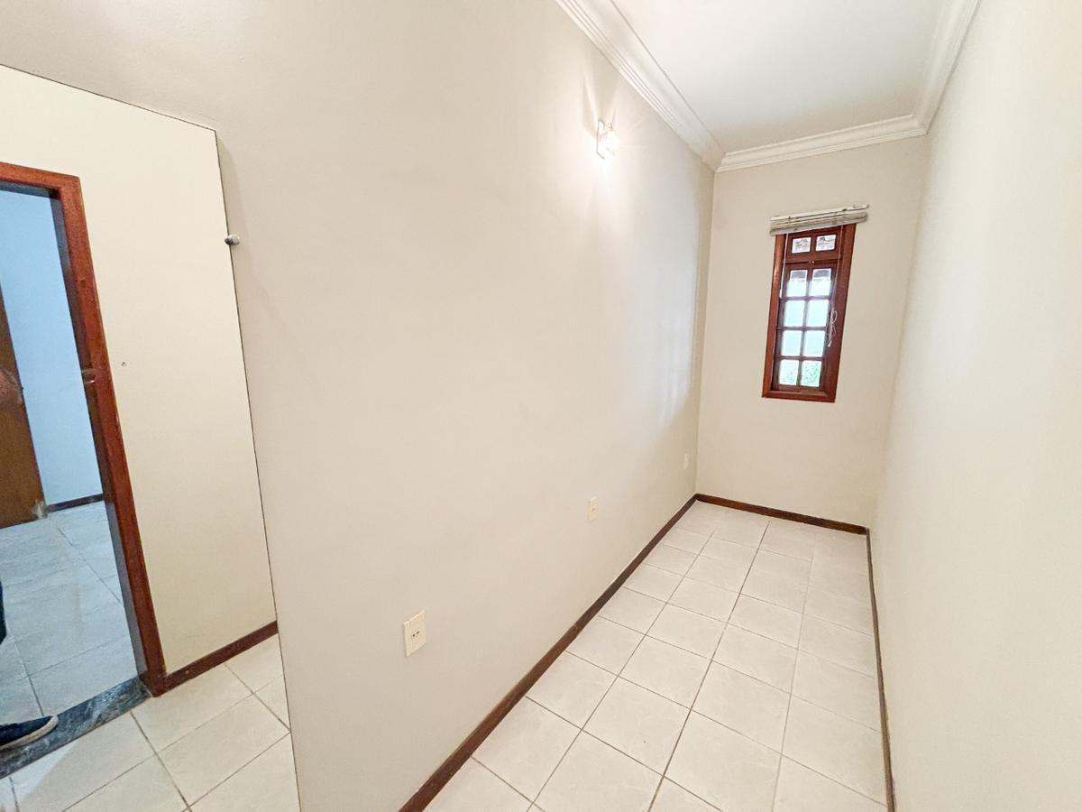 Casa, Três Barras, 5 Quartos, 2 Vagas, 1 Suíte