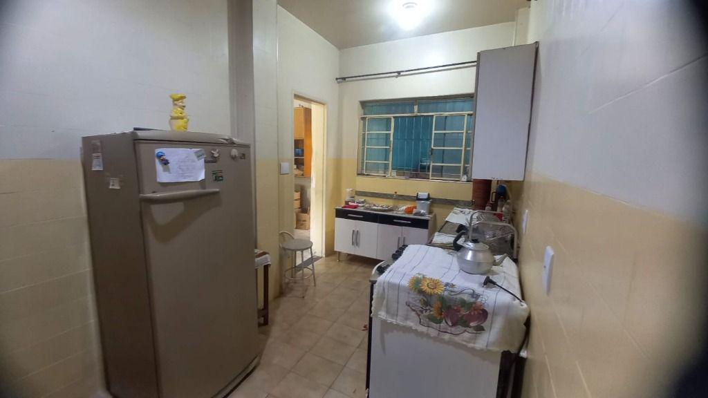 Casa, Centro, 6 Quartos, 0 Vaga, 1 Suíte