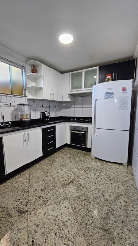 Casa, Centro, 4 Quartos, 5 Vagas, 2 Suítes