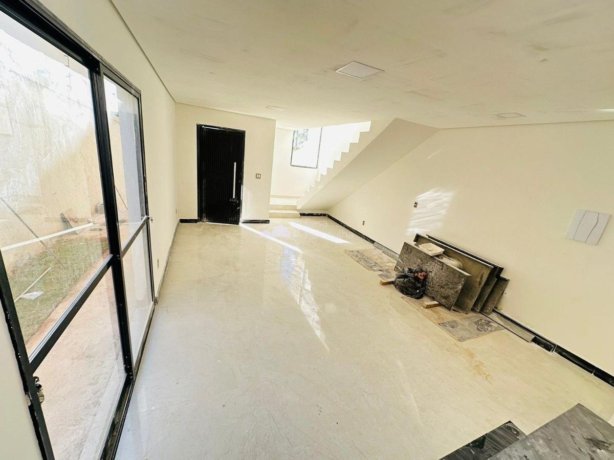 Casa, Santa Branca, 3 Quartos, 4 Vagas, 1 Suíte