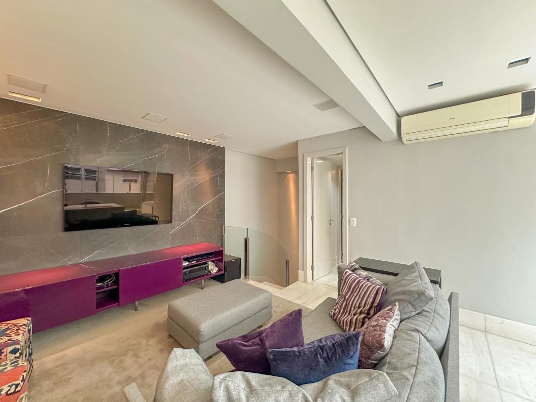 Cobertura, Funcionários, 2 Quartos, 2 Vagas, 2 Suítes