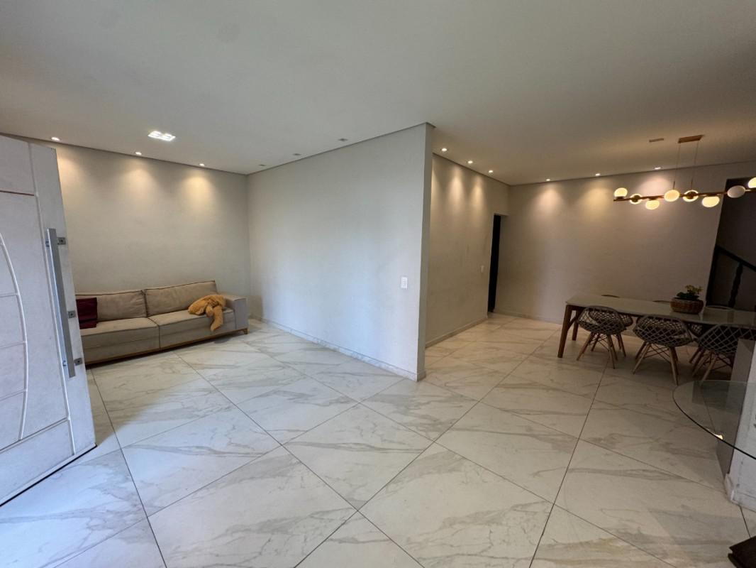 Casa, Colégio Batista, 4 Quartos, 2 Vagas, 2 Suítes