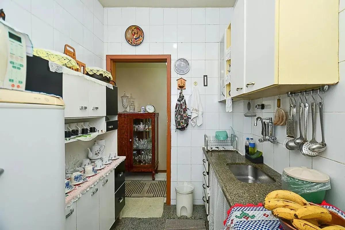 Apartamento, Sagrada Família, 2 Quartos, 1 Vaga, 1 Suíte