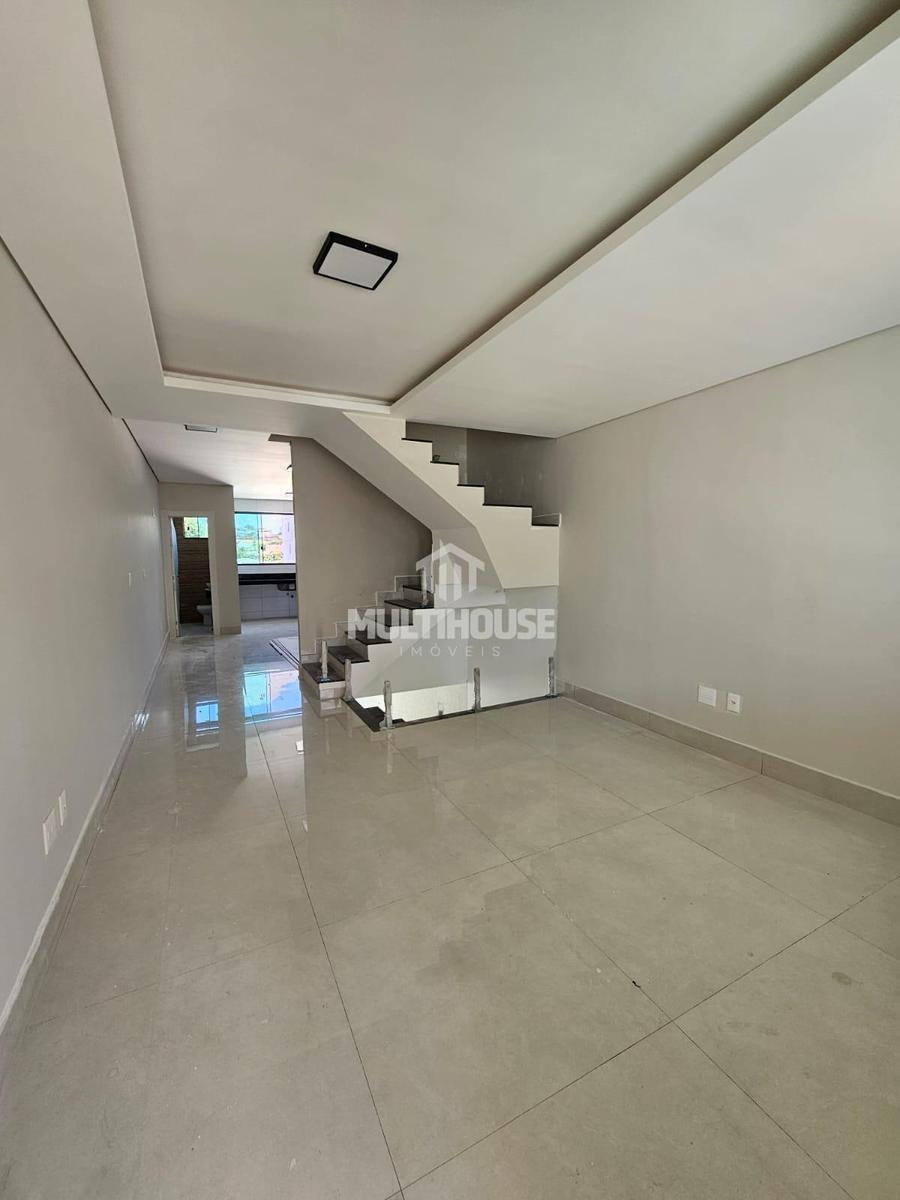 Casa, Santa Branca, 3 Quartos, 2 Vagas, 1 Suíte