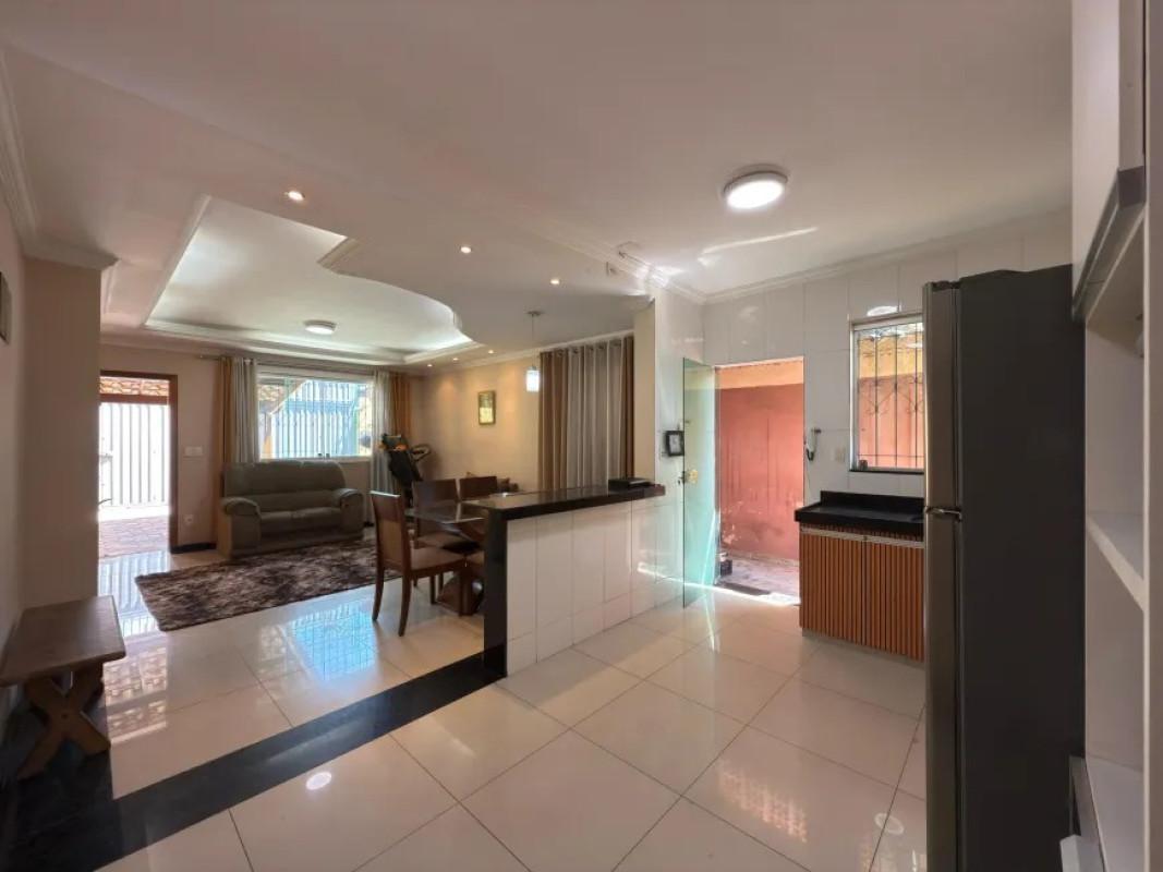 Casa, Santa Mônica, 4 Quartos, 2 Vagas, 2 Suítes