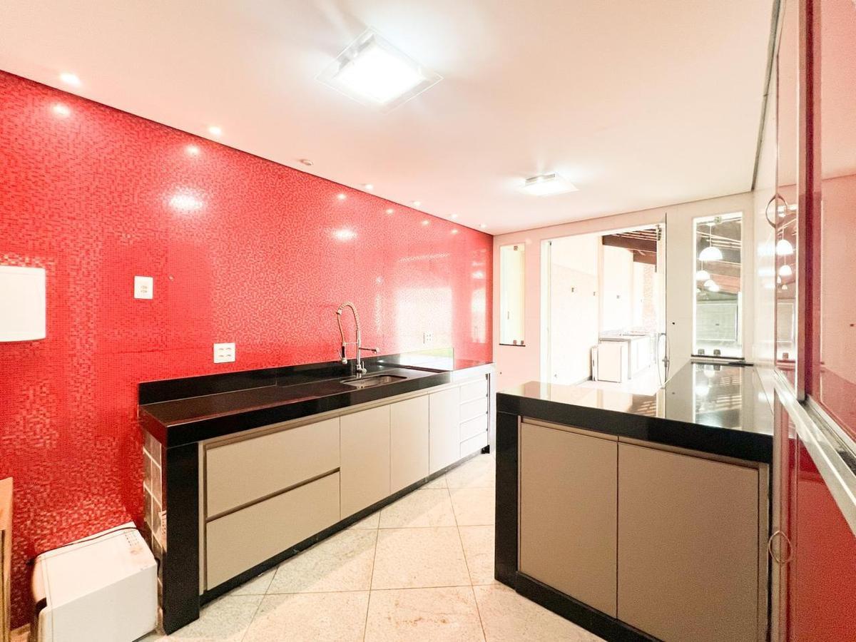 Casa, Trevo, 5 Quartos, 8 Vagas, 1 Suíte