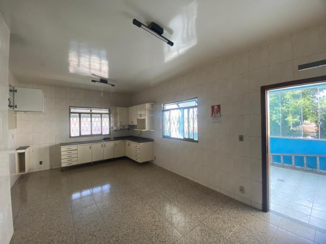 Casa, Centro, 3 Quartos, 6 Vagas, 1 Suíte