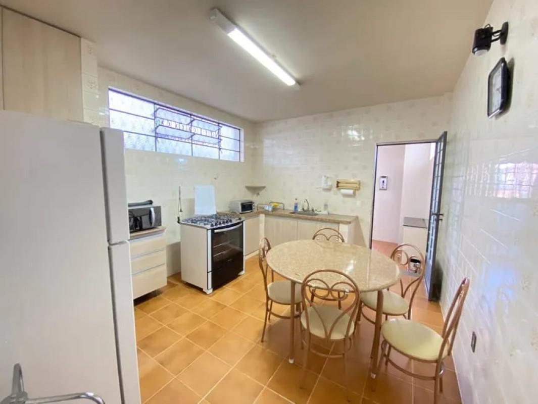 Casa, Barreiro, 3 Quartos, 5 Vagas, 2 Suítes