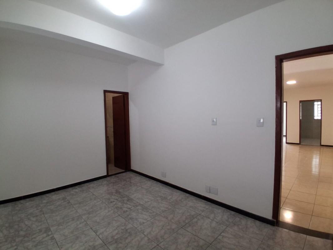 Casa, Cachoeirinha, 3 Quartos, 4 Vagas, 1 Suíte
