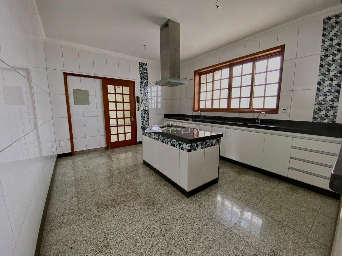 Casa, Braúnas, 3 Quartos, 8 Vagas, 2 Suítes