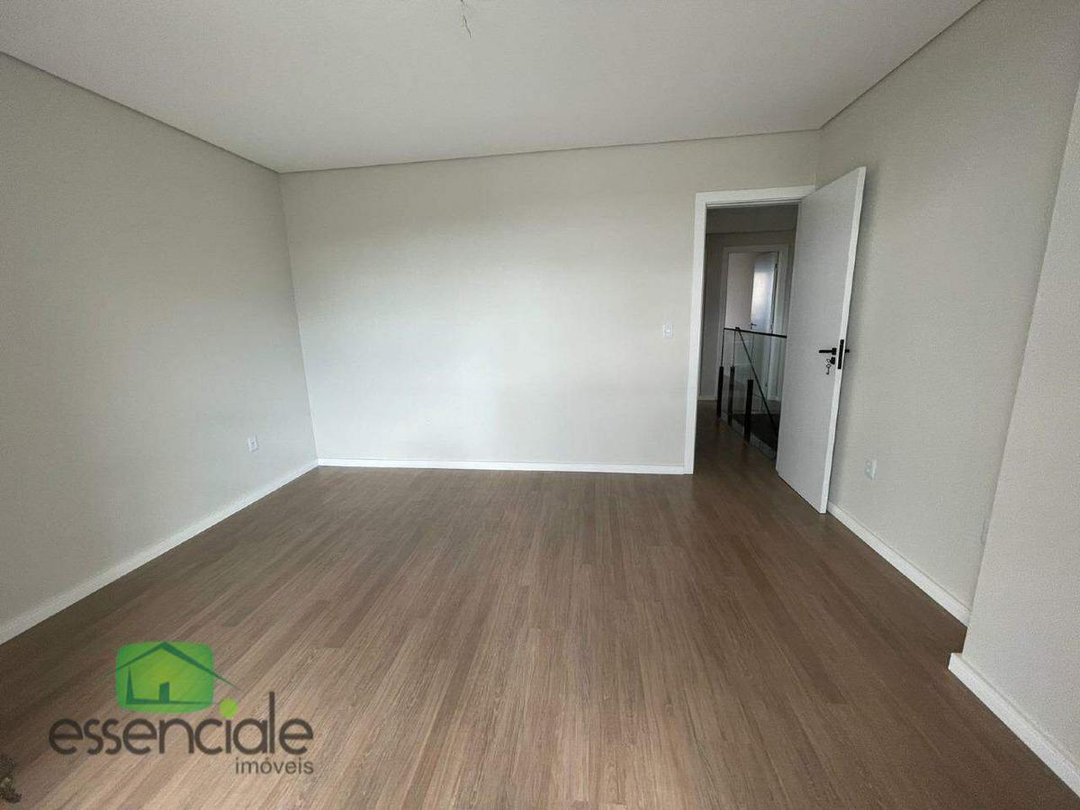 Casa, Centro, 3 Quartos, 2 Vagas, 1 Suíte