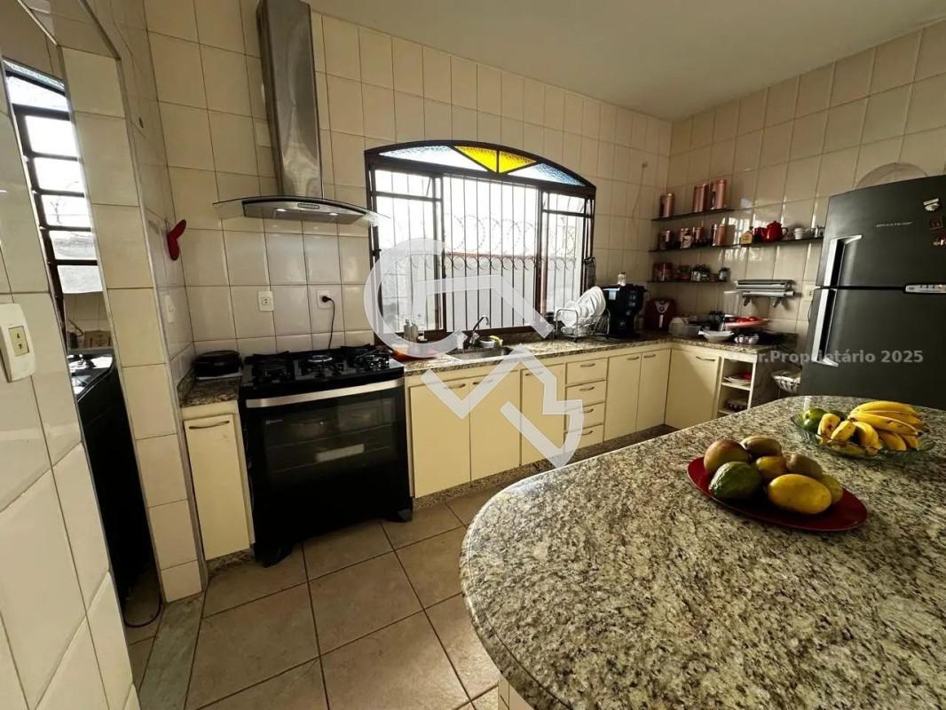 Casa, Nova Granada, 5 Quartos, 6 Vagas, 1 Suíte