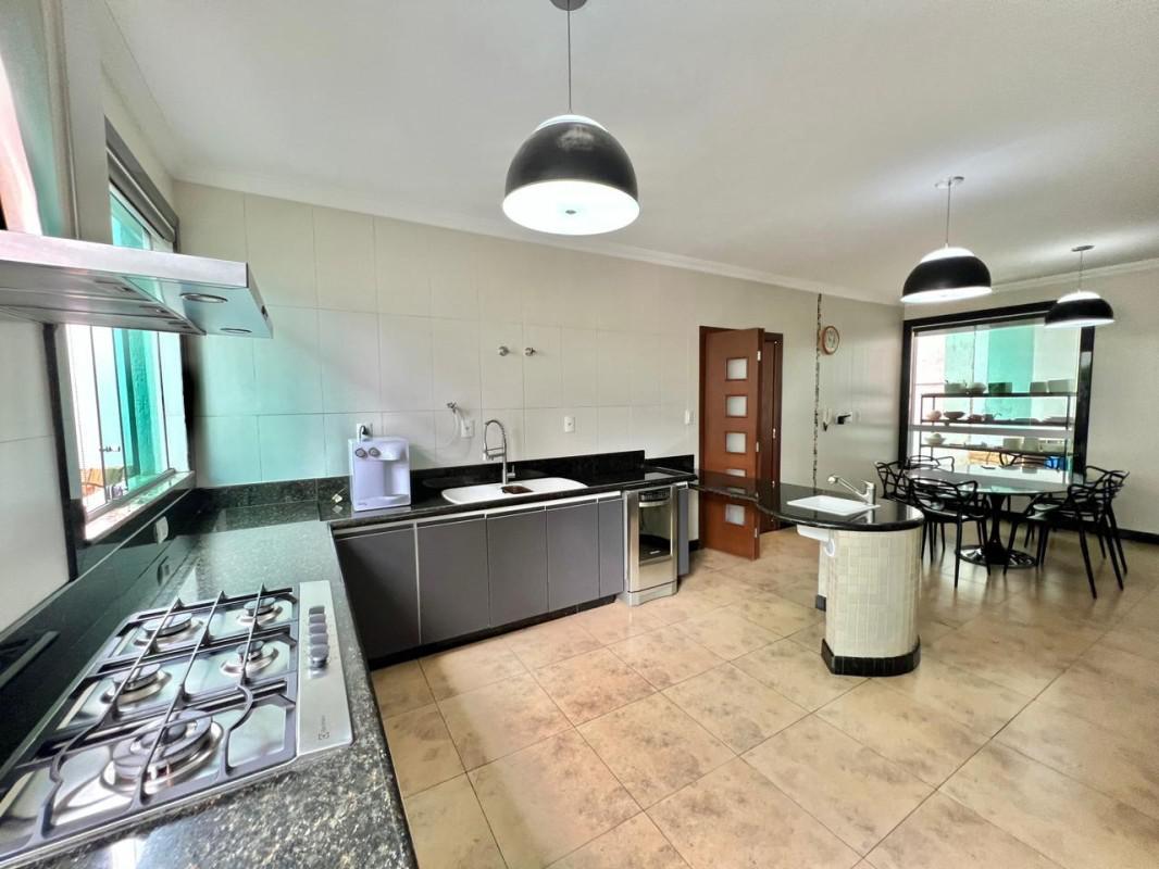 Casa, Castelo, 4 Quartos, 4 Vagas, 1 Suíte