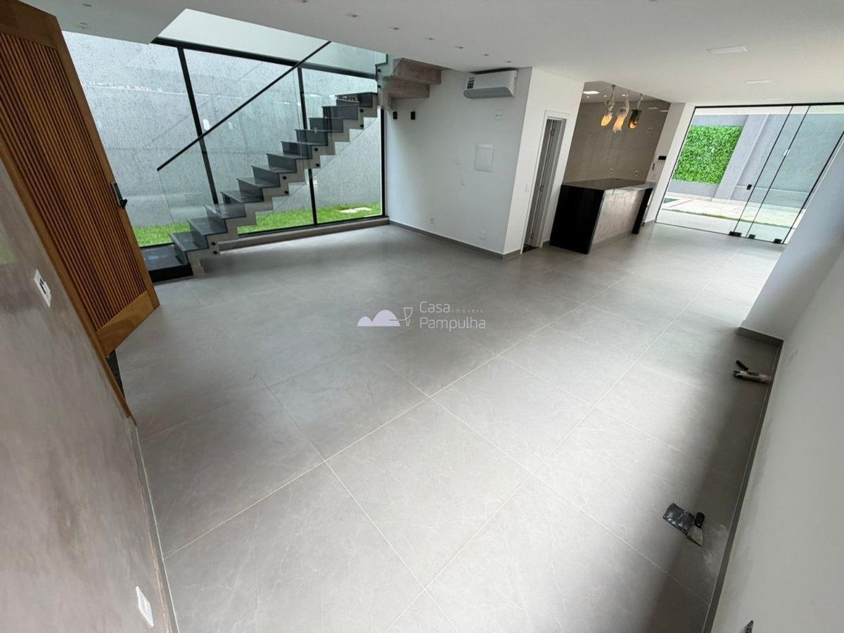 Casa, Trevo, 4 Quartos, 3 Vagas, 3 Suítes