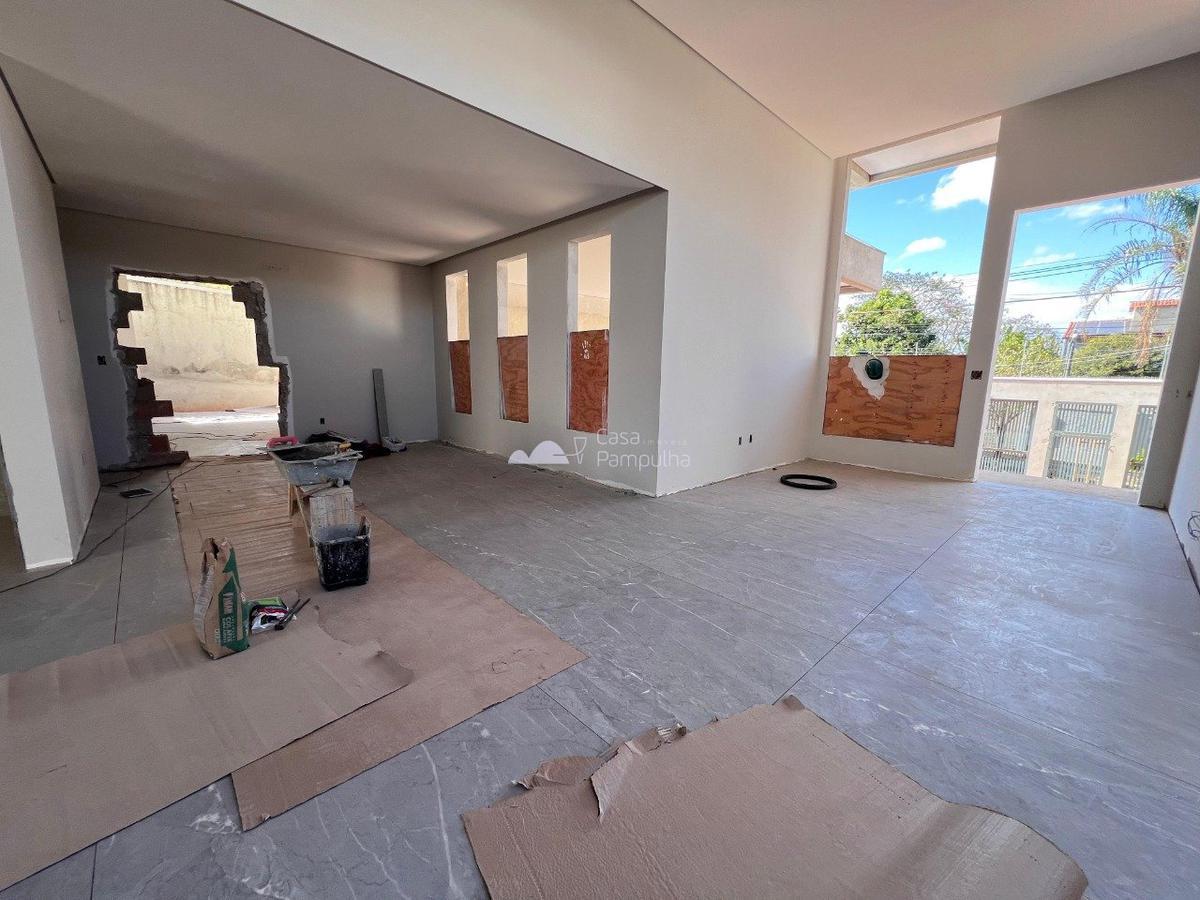 Casa, Trevo, 4 Quartos, 3 Vagas, 3 Suítes
