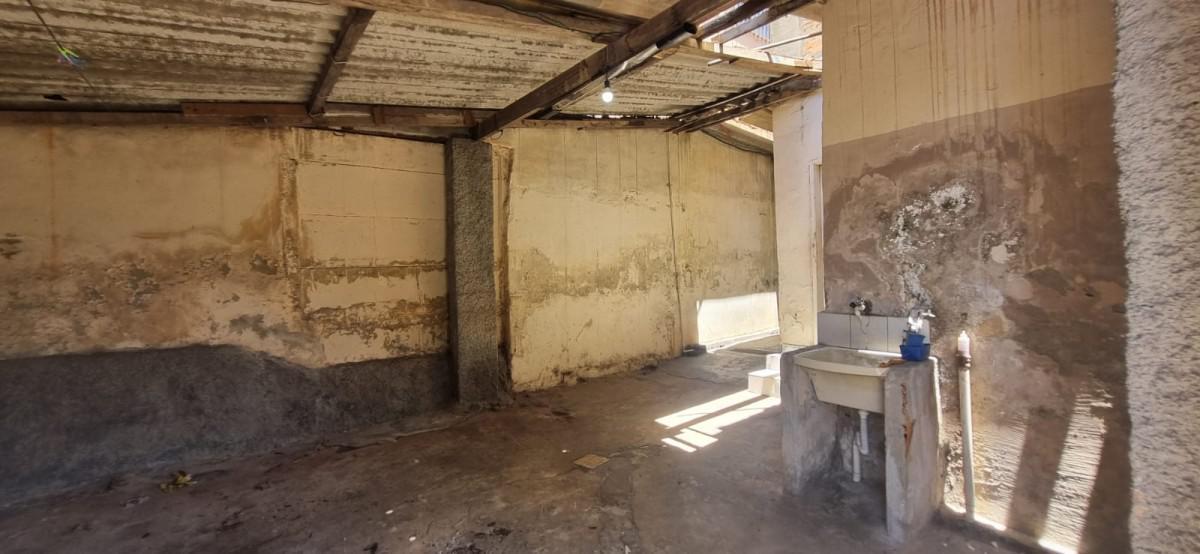 Casa, Sagrada Família, 5 Quartos, 0 Vaga, 1 Suíte