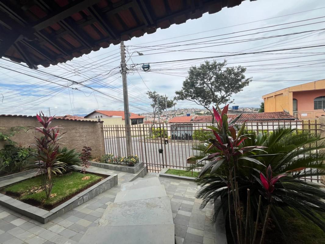 Casa, Alípio de Melo, 3 Quartos, 4 Vagas, 1 Suíte