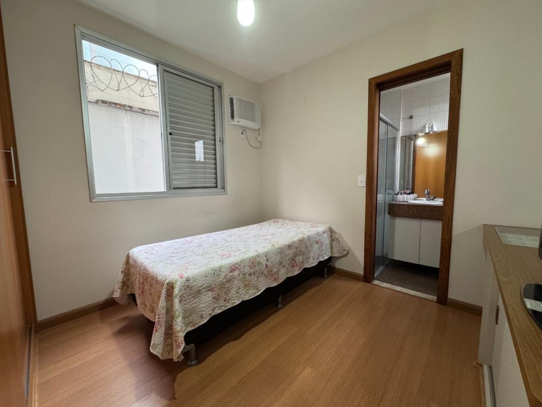 Apartamento, Sagrada Família, 2 Quartos, 1 Vaga, 1 Suíte