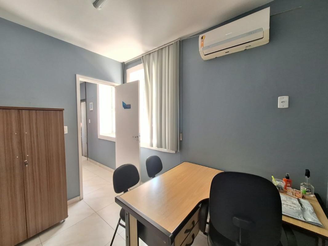 Casa Comercial, Floresta, 5 Quartos, 4 Vagas, 1 Suíte