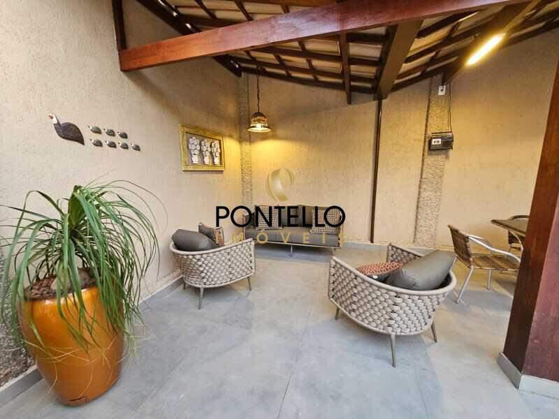 Casa, Castelo, 5 Quartos, 4 Vagas, 1 Suíte