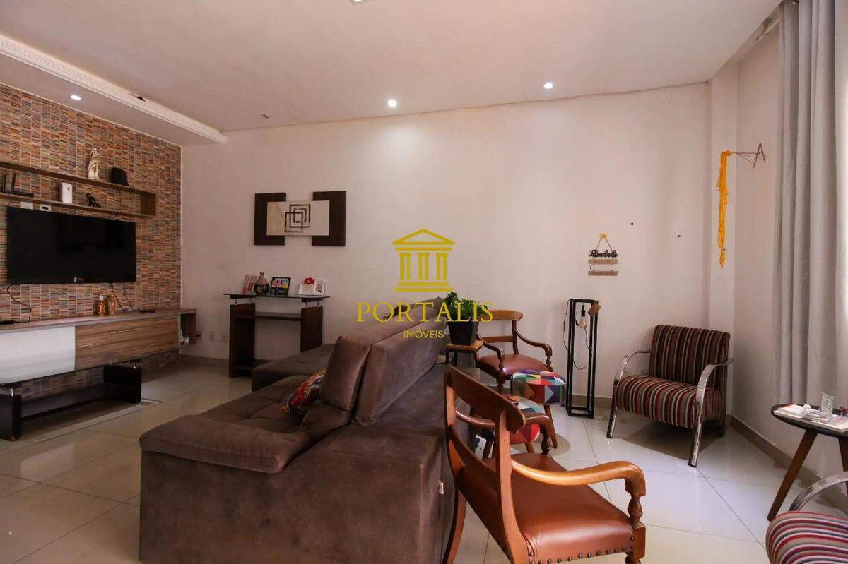 Casa, Sagrada Família, 6 Quartos, 2 Vagas, 5 Suítes