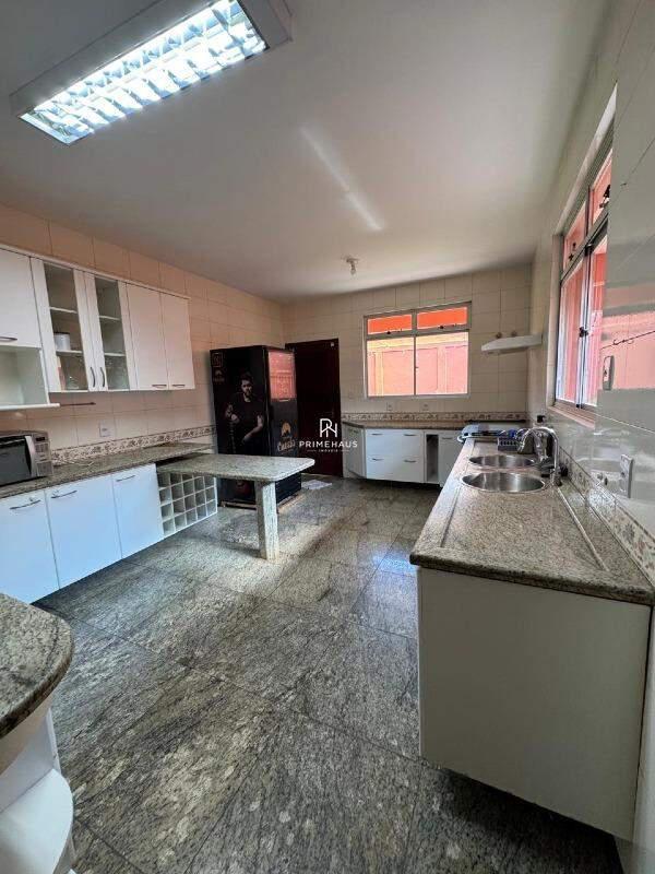 Casa, Castelo, 5 Quartos, 14 Vagas, 1 Suíte