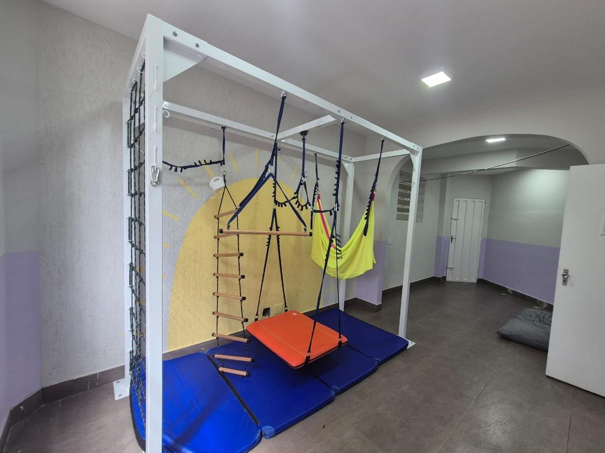 Casa, Funcionários, 5 Quartos, 2 Vagas, 1 Suíte