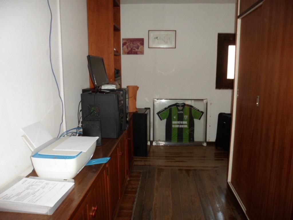 Casa, Cachoeirinha, 4 Quartos, 3 Vagas, 1 Suíte