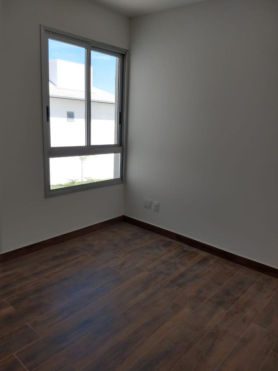 Casa, Centro, 3 Quartos, 2 Vagas, 1 Suíte
