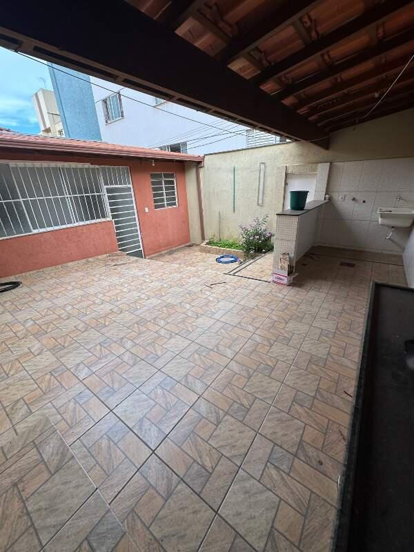 Casa, Sagrada Família, 0 Quarto, 1 Vaga