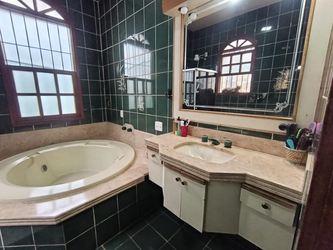 Casa, Castelo, 4 Quartos, 4 Vagas, 2 Suítes