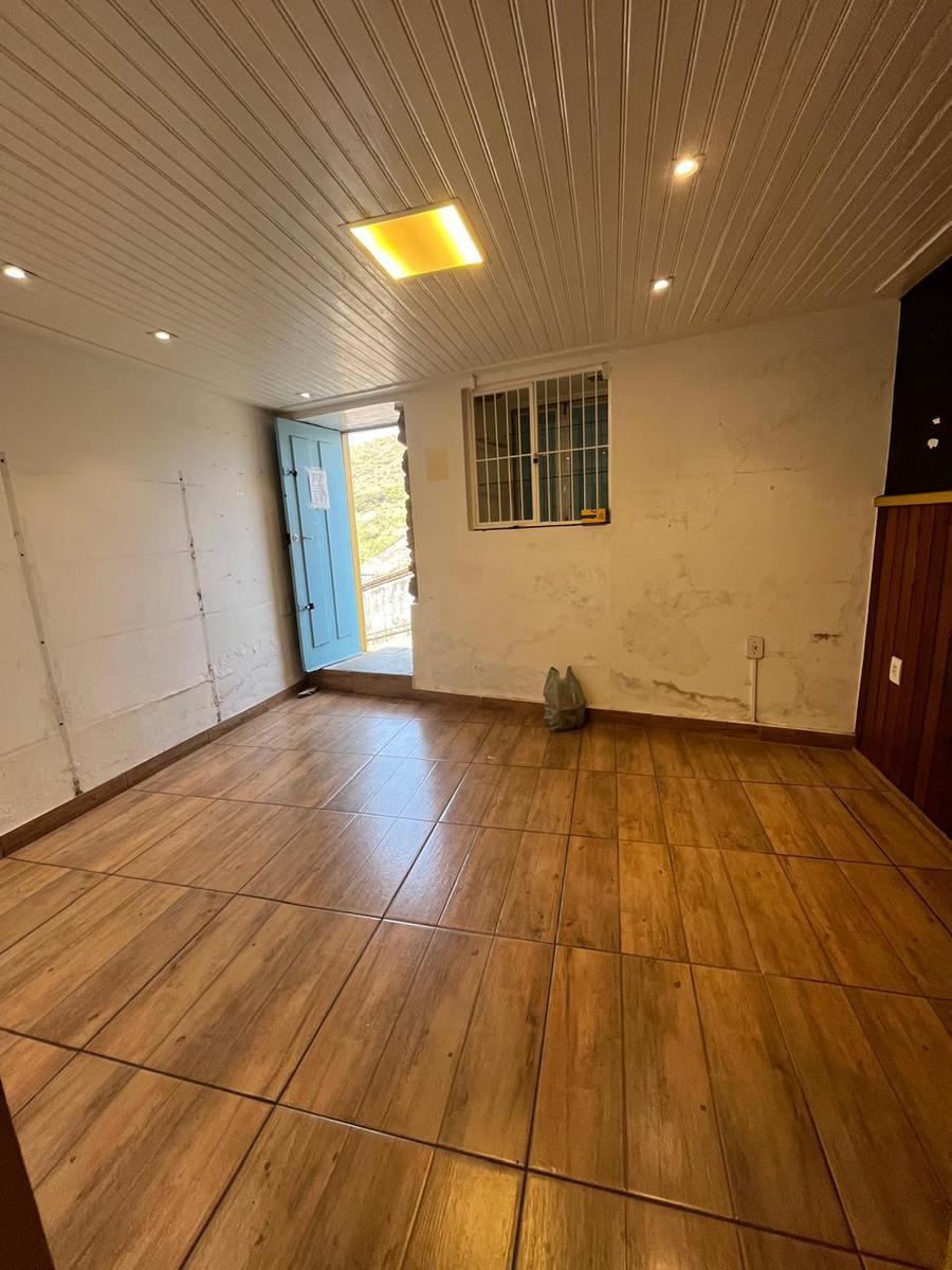 Casa, Centro, 5 Quartos, 0 Vaga, 1 Suíte