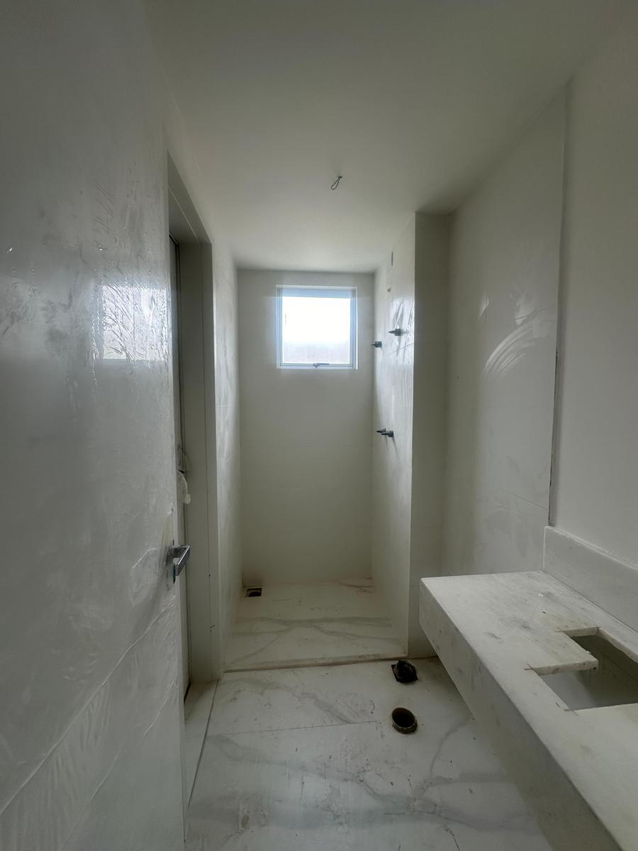 Cobertura, Funcionários, 2 Quartos, 2 Vagas, 2 Suítes