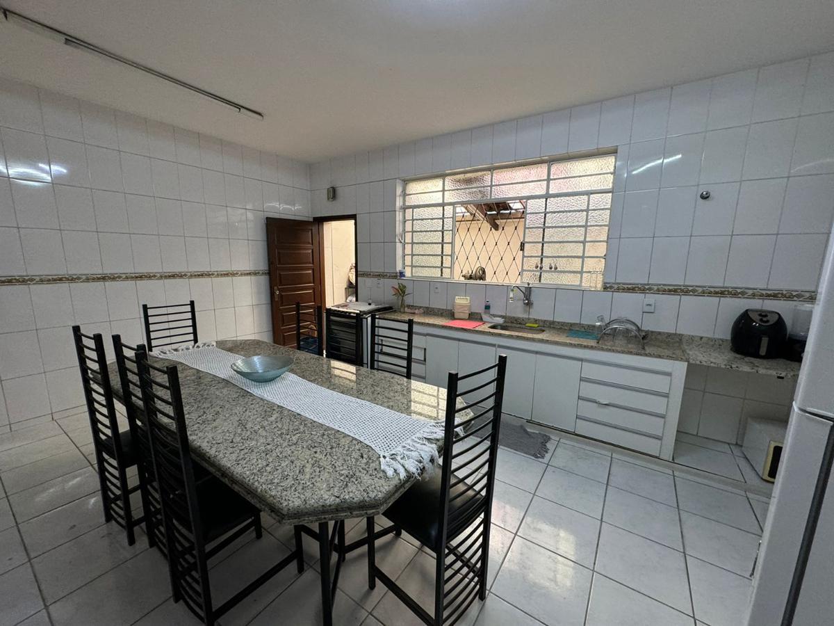 Casa, Colégio Batista, 9 Quartos, 3 Vagas, 2 Suítes