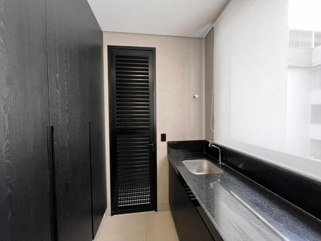 Casa, Nova Granada, 5 Quartos, 4 Vagas, 2 Suítes