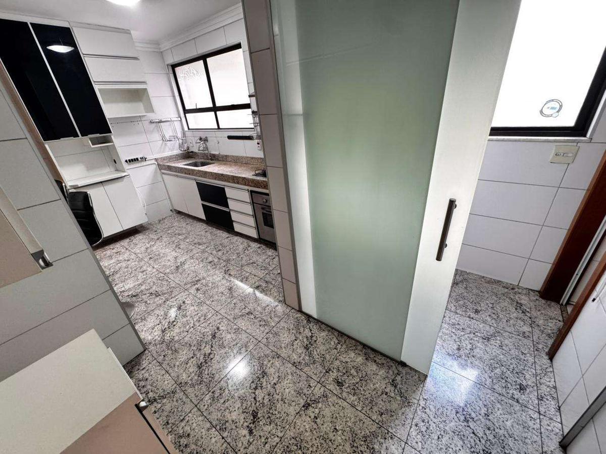 Apartamento, Sagrada Família, 3 Quartos, 4 Vagas, 1 Suíte
