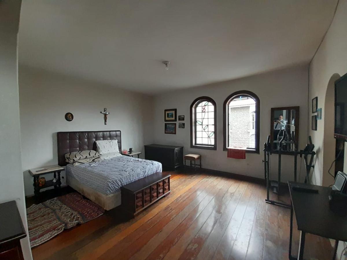 Casa, Sagrada Família, 6 Quartos, 4 Vagas, 4 Suítes