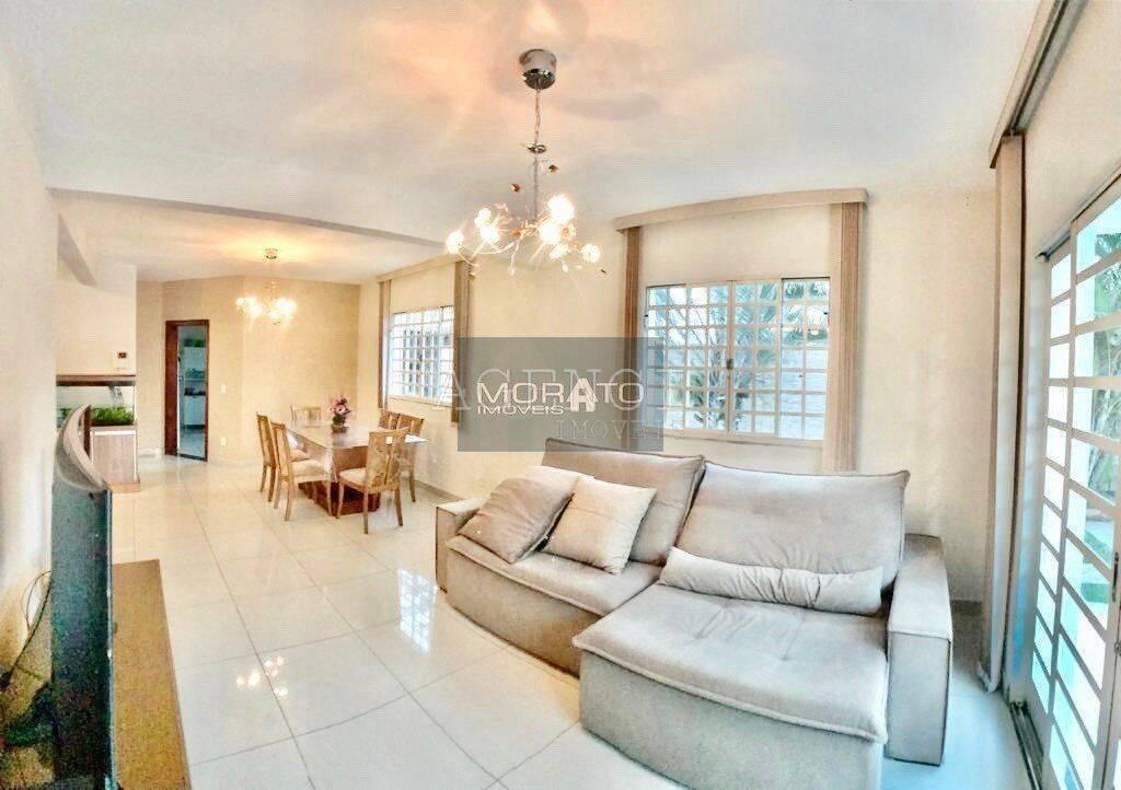 Casa, Cabral, 5 Quartos, 0 Vaga, 1 Suíte