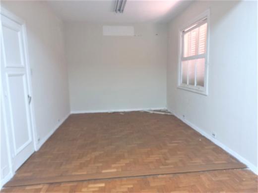 Casa Comercial, Prado, 1 Quarto, 3 Vagas