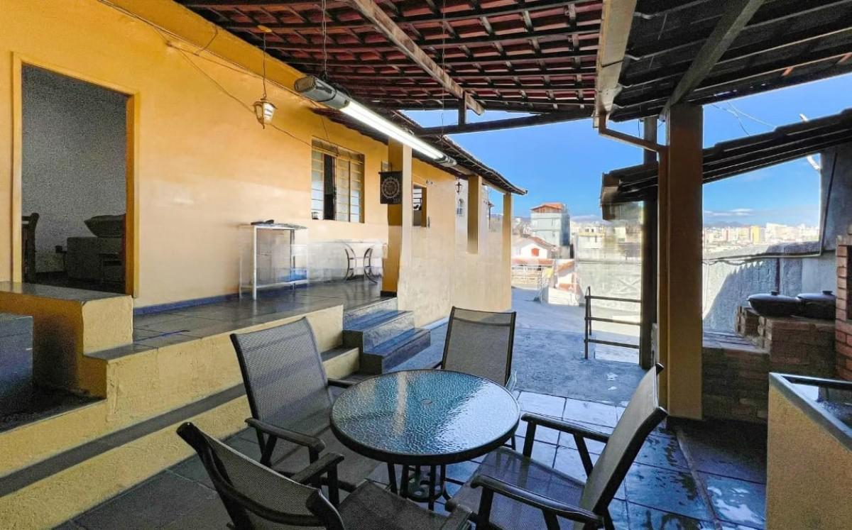 Casa, Sagrada Família, 2 Quartos, 3 Vagas, 2 Suítes