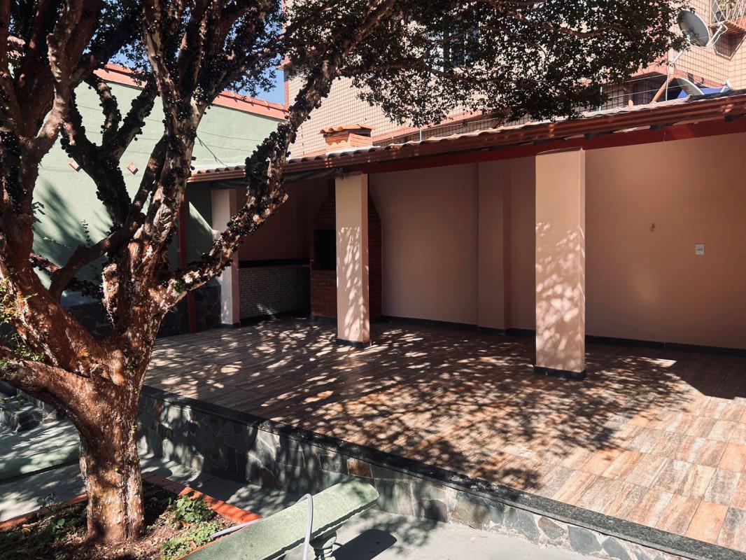 Casa Comercial, Colégio Batista, 4 Quartos, 3 Vagas, 2 Suítes