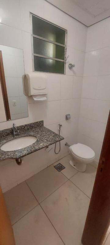 Casa Comercial, Funcionários, 0 Quarto, 0 Vaga